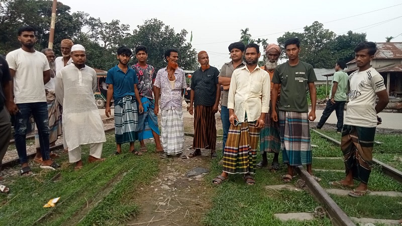 সরকারী ডিউটিতে অবহেলা,আধিপত্য বিস্তার করায় গেইট কিপার সাইফুলের বিপক্ষে এলাকাবাসীর গণস্বাক্ষর
